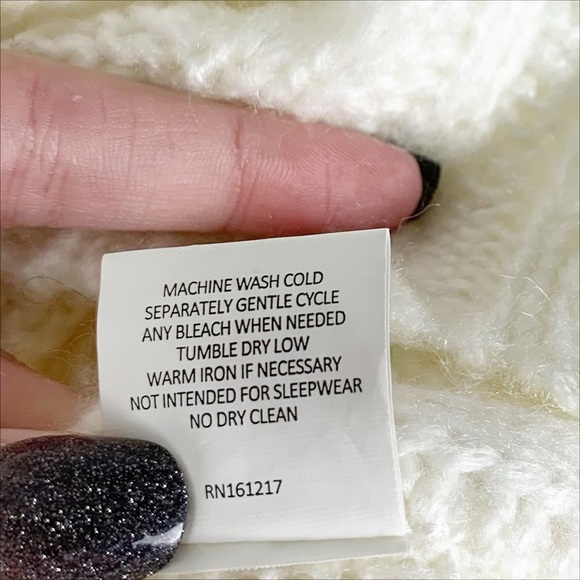 ✨ Filocaly White Knit Cropped Sweater w/ Mustard & Blue Stripe V-Neck (S) ✨ - Picture 7 of 7